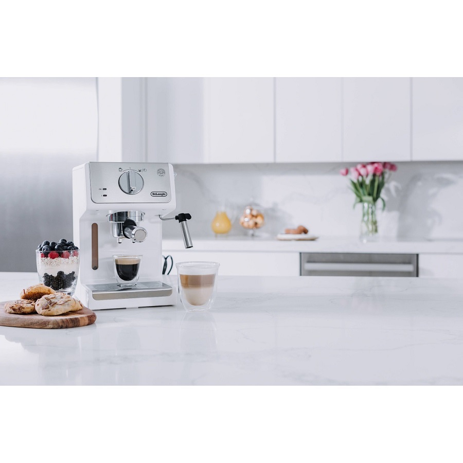 De'Longhi ECP3220 15 Bar Espresso and Cappuccino Machine with Advanced Cappuccino System D10F 4 De'Longhi ECP3220 15 Bar Espresso and Cappuccino Machine with Advanced Cappuccino System D10F - Image 2