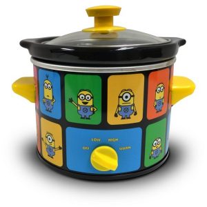 Uncanny Brands Minions 2 Quart Slow Cooker- Kitchen Appliance U25R