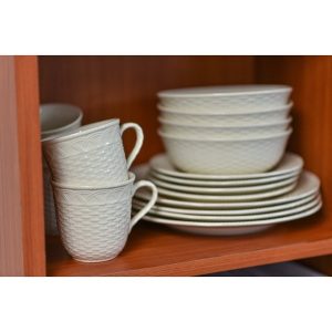 Red Vanilla Nantucket 16 Piece Dinnerware Set Service for 4 2